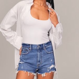 Abercrombie The Mom Jean short - High-Rise